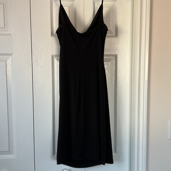 Black dress - Picture 5 of 9